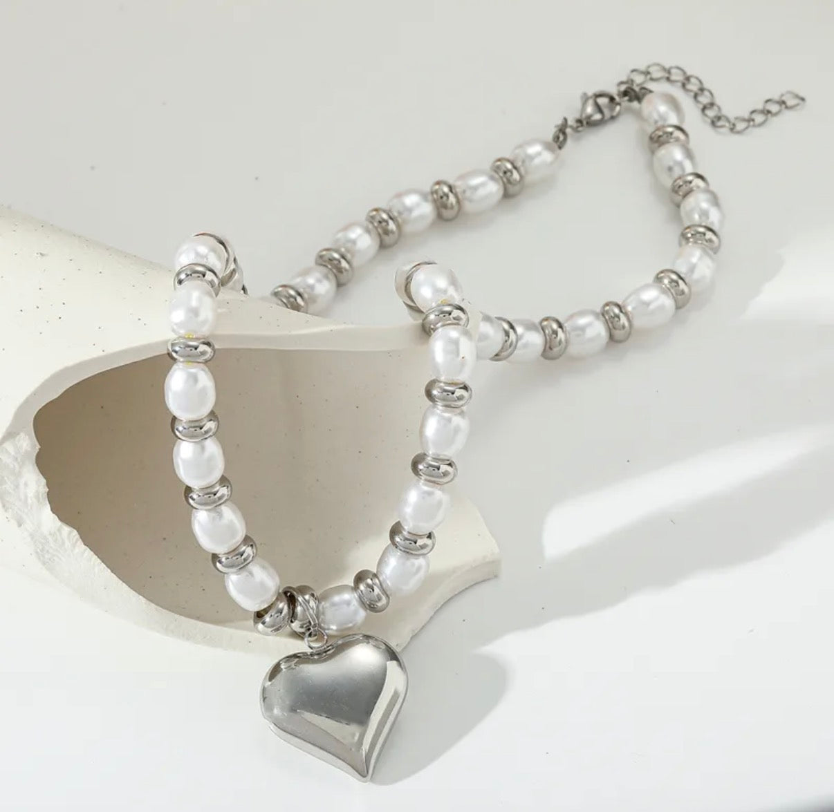 Collar Corazón Blanco y Plateado
