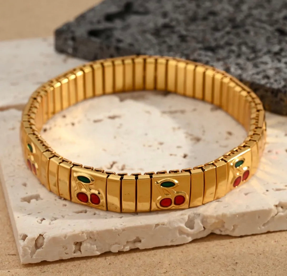 Brazalete Cerezas Dorado