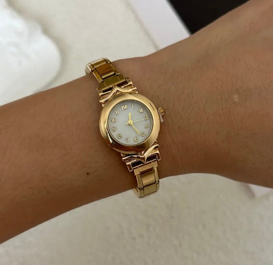 Reloj Italiano Dorado Redondo Fondo Blanco