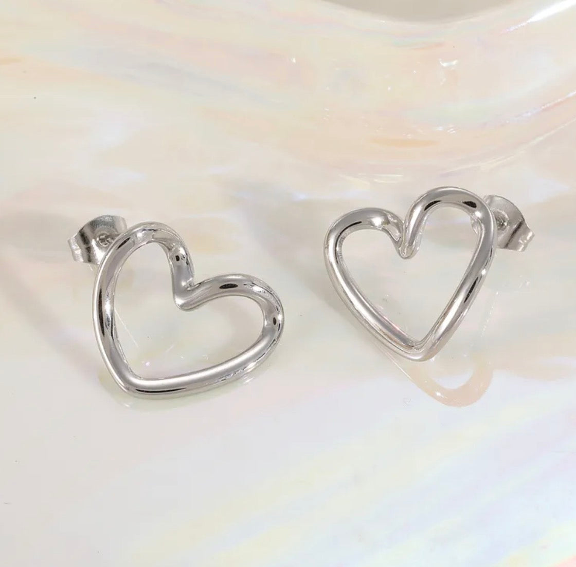 Aretes Corazón Hueco