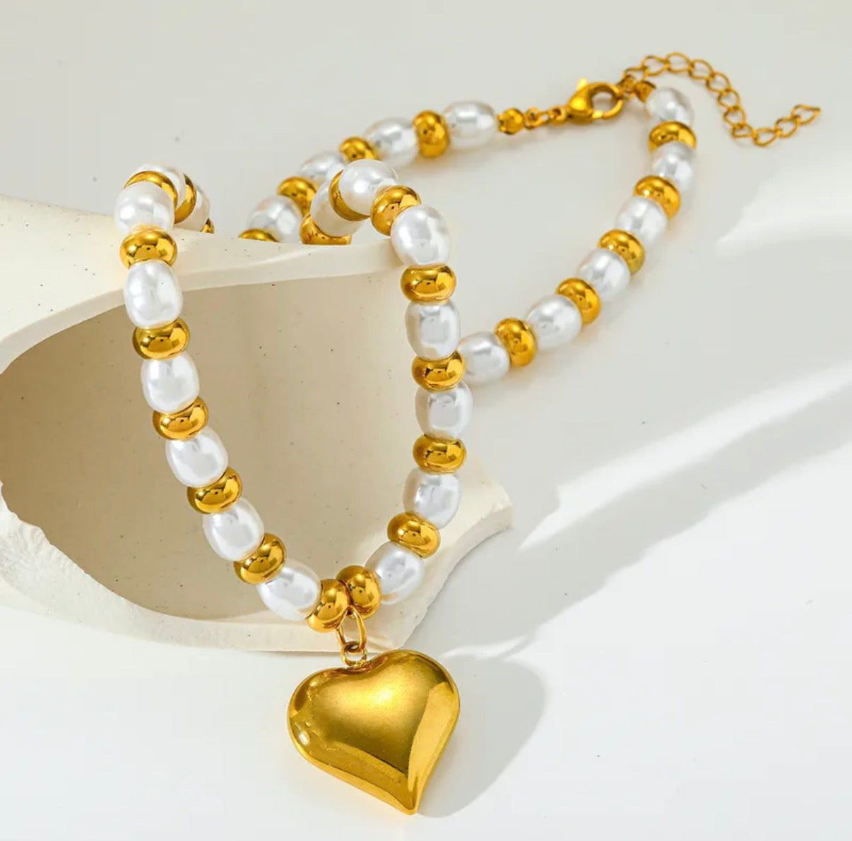 Collar Corazón Blanco y Dorado