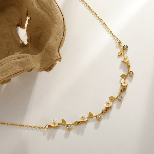 Collar Flores Blancas Y Piedras