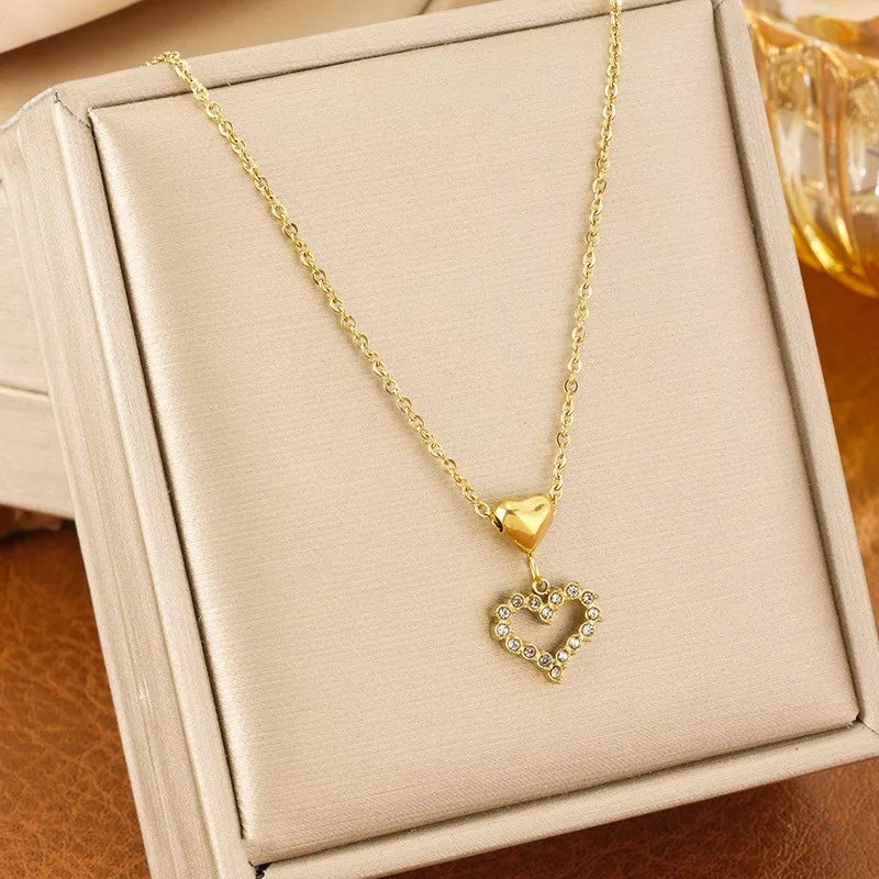 Collar Corazón Doble Con Piedras Blancas