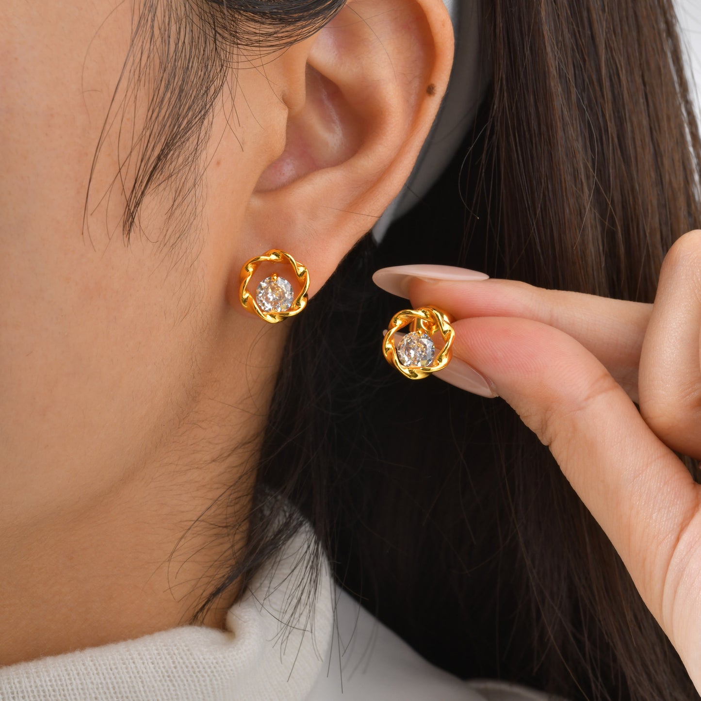 Aretes Mini Circulares Con Piedra Blanca