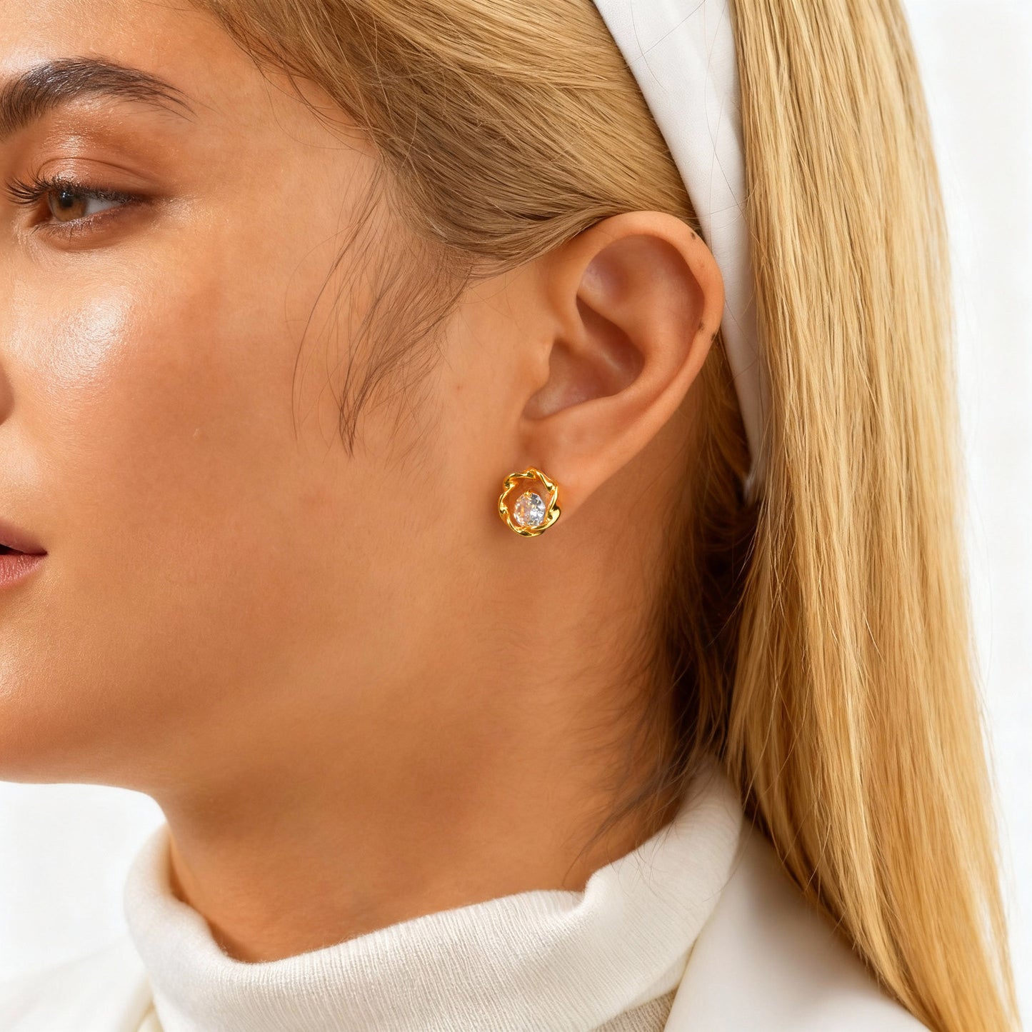 Aretes Mini Circulares Con Piedra Blanca
