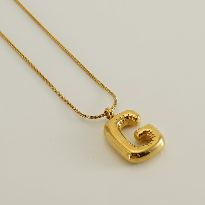 Collar Inicial Grande Dorado Acero