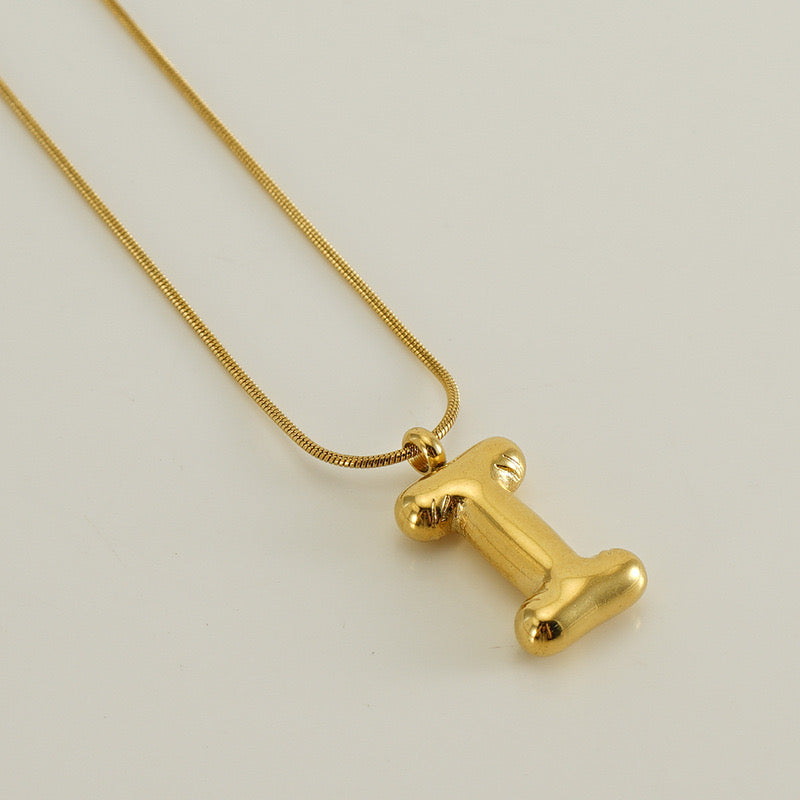 Collar Inicial Grande Dorado Acero